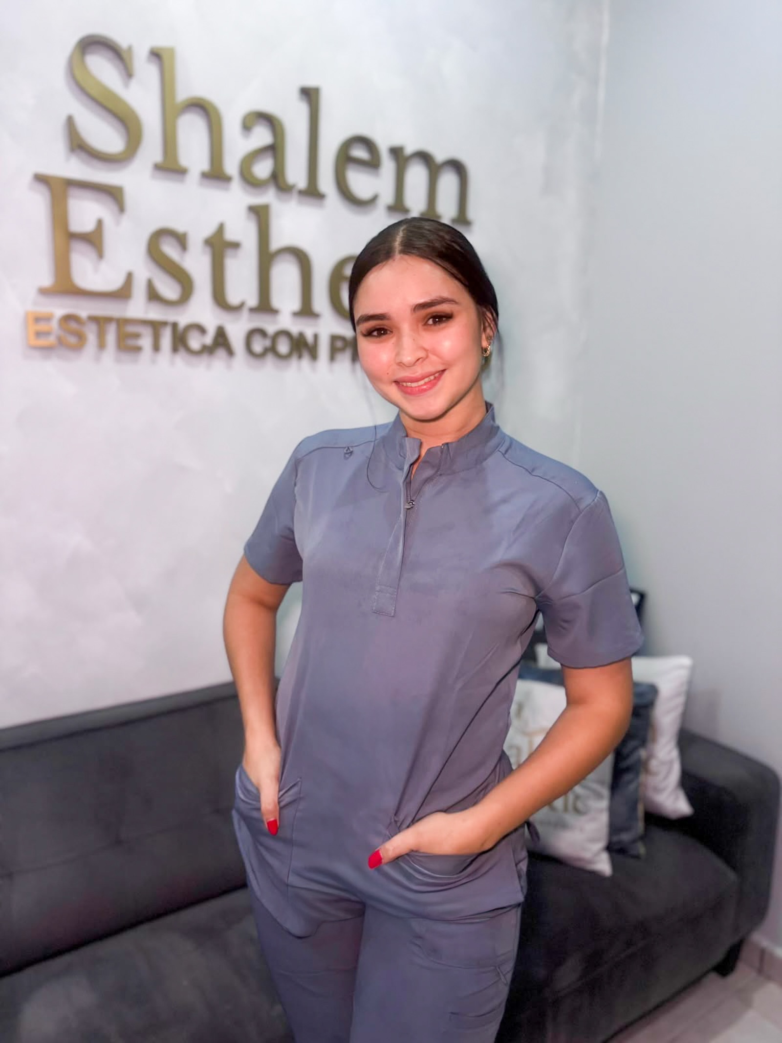 Dueña de Shalem Esthetic en el estudio